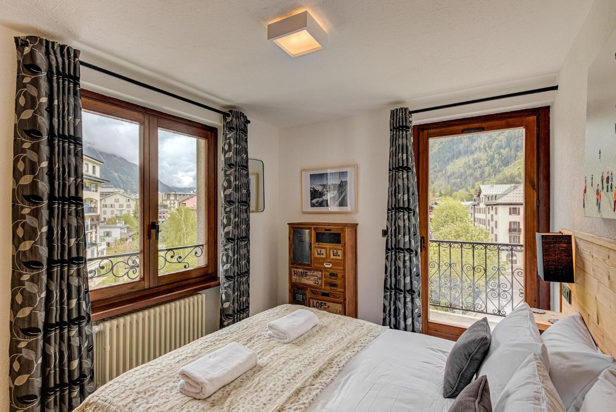 Winn, Alpes Travel, Chamonix, Sleeps 6 * Chamonix Mont Blanc