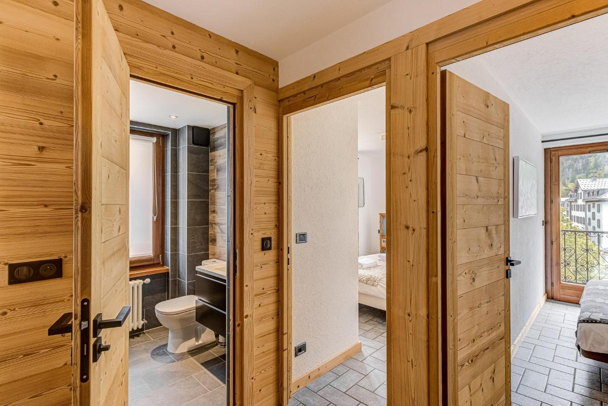 Winn, Alpes Travel, Chamonix, Sleeps 6 *