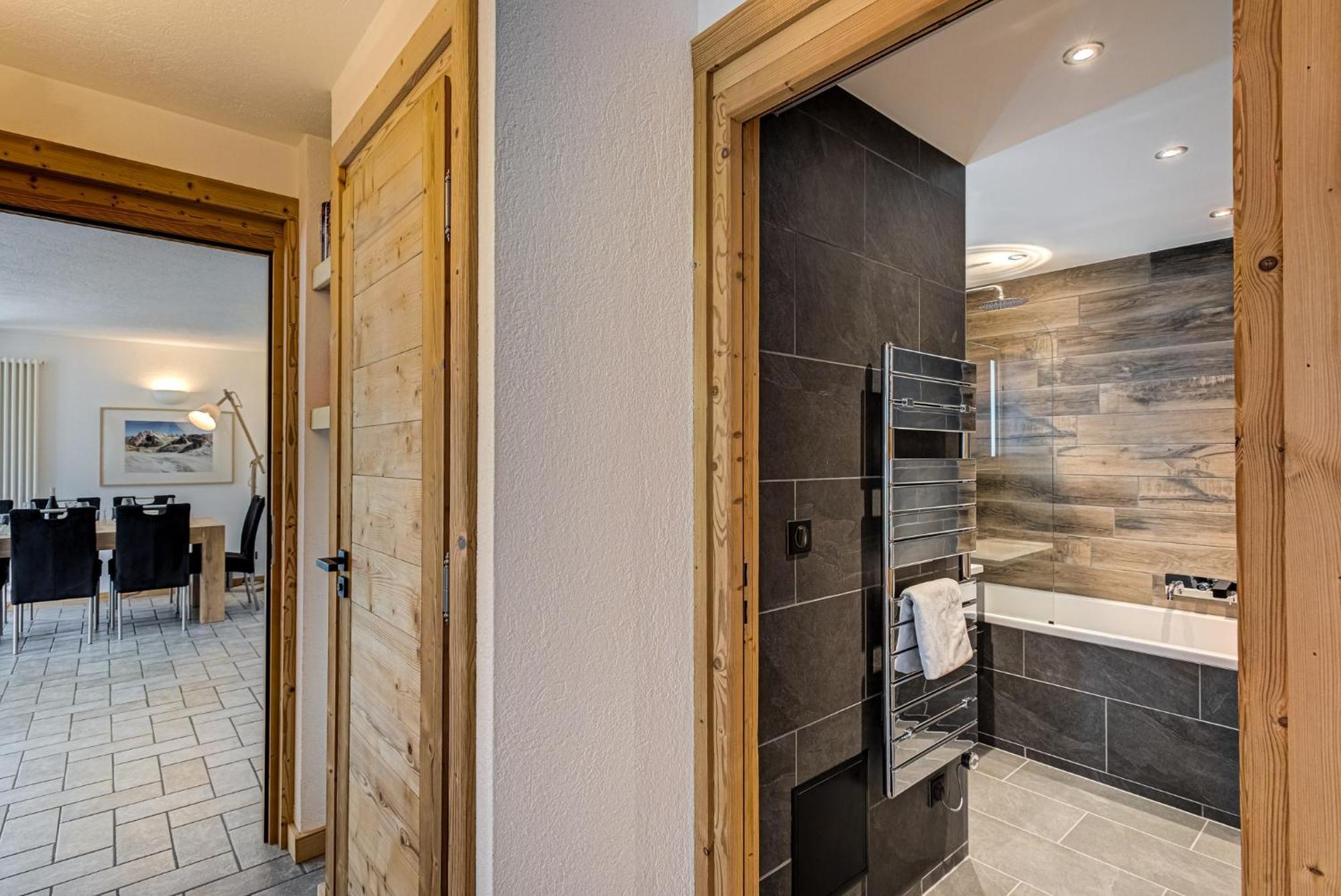 Winn, Alpes Travel, Chamonix, Sleeps 6 *